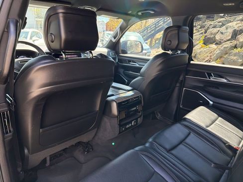 Used 2024 Jeep Wagoneer Series II w/ Flexible Seating Group AWD/4WD image 20