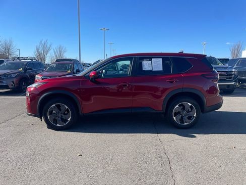 Used 2025 Nissan Rogue SV image 4