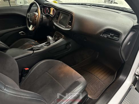Used 2016 Dodge Challenger R/T RWD image 37