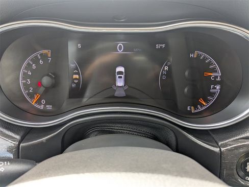 Used 2018 Jeep Grand Cherokee Laredo image 30