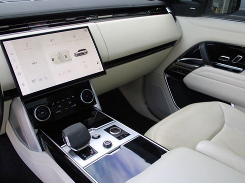 Used 2023 Land Rover Range Rover SE image 22