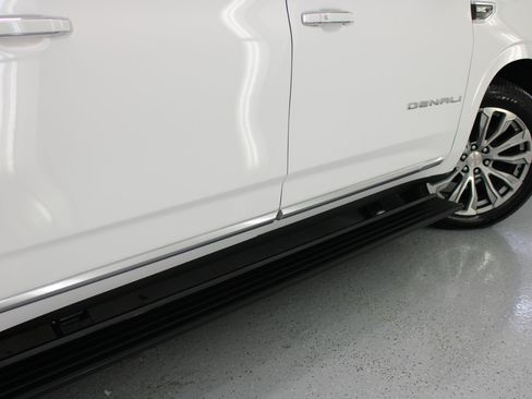 Used 2021 GMC Yukon XL Denali w/ Denali Ultimate Package image 27