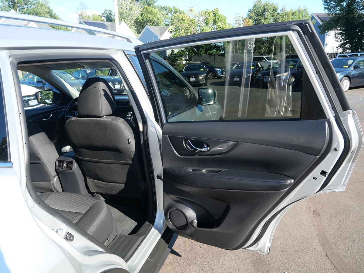 Used 2018 Nissan Rogue SV AWD/4WD image 34