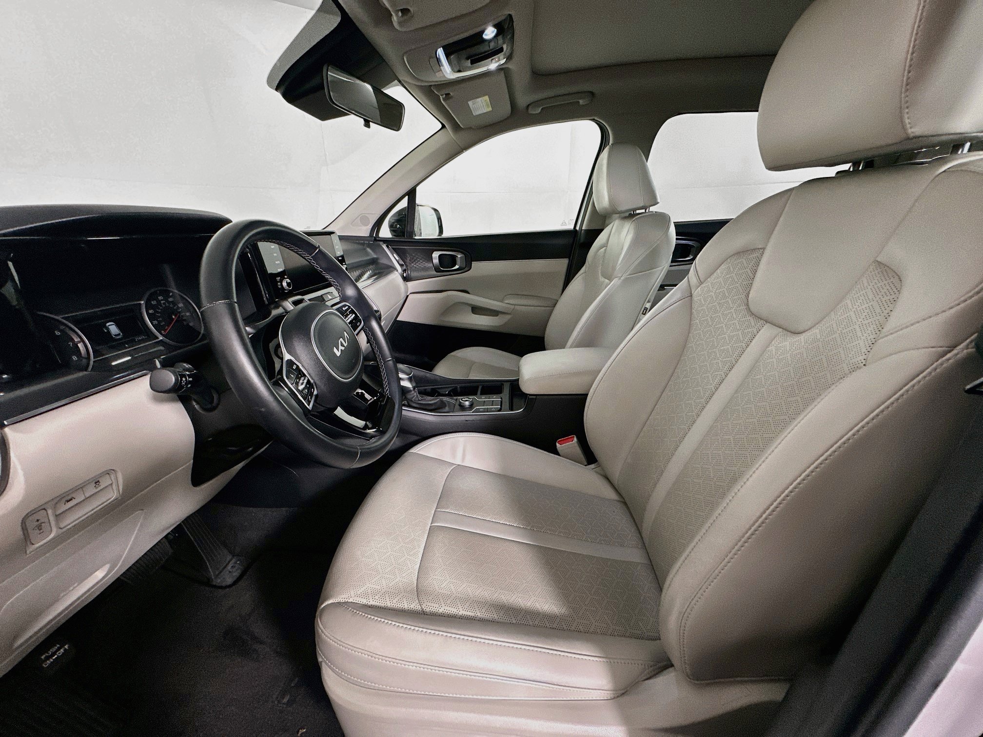 Used 2023 Kia Sorento S w/ Panoramic Sunroof Package FWD image 13