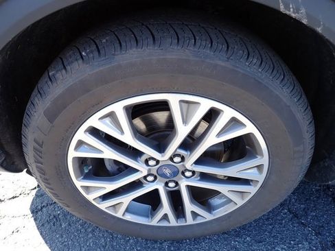 Used 2022 Ford Escape SEL w/ Technology Package image 9