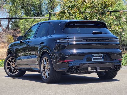 New 2026 Porsche Cayenne GTS AWD/4WD image 3