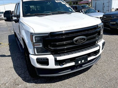 Used 2022 Ford F350 Lariat w/ Black Appearance Package image 5