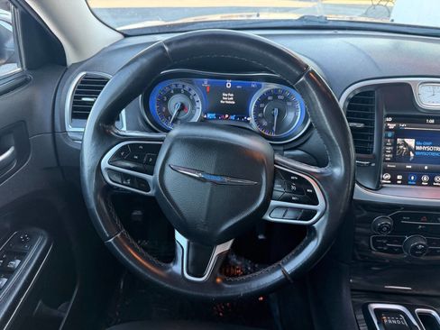 Used 2018 Chrysler 300 Touring w/ Chrome Appearance Package image 15