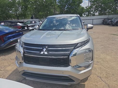 Used 2025 Mitsubishi Outlander SE FWD image 6