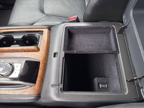 Used 2021 Nissan Armada SL w/ Captain's Chairs Package image 56