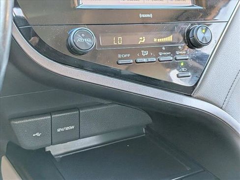 Used 2020 Toyota Camry SE image 14
