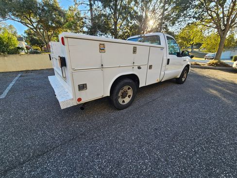 Used 2005 Ford F250 XL RWD image 5