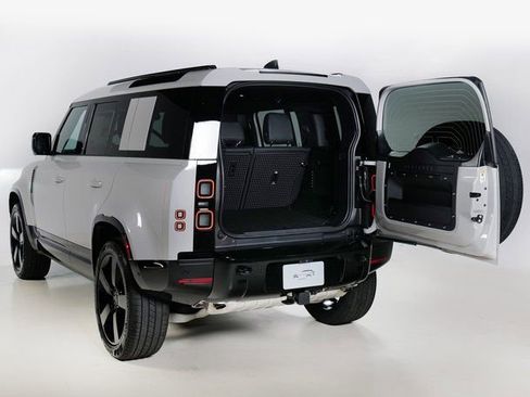 New 2026 Land Rover Defender 110 X-Dynamic SE image 30