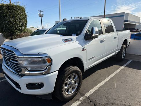 Used 2024 RAM 2500 Laramie AWD/4WD image 2