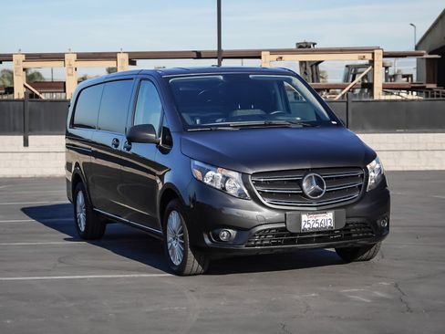 Used 2022 Mercedes-Benz Metris image 3
