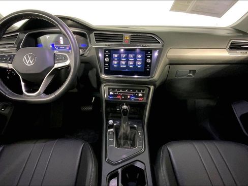 Used 2024 Volkswagen Tiguan SE FWD image 15