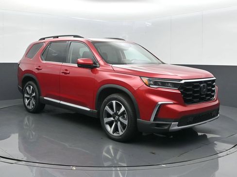 Certified 2024 Honda Pilot Elite image 3