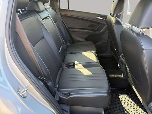 Used 2022 Volkswagen Tiguan SE R-Line AWD/4WD image 19