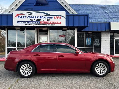 Used 2014 Chrysler 300 image 2