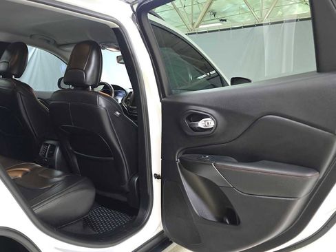 Used 2020 Jeep Cherokee Trailhawk w/ Comfort/Convenience Group image 14