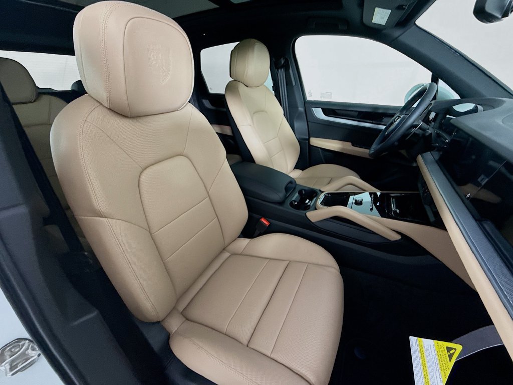 Certified 2026 Porsche Cayenne AWD/4WD image 30