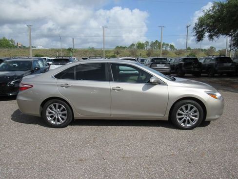 Used 2017 Toyota Camry XLE w/ Moonroof Package FWD image 2