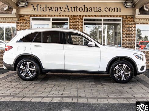 Used 2017 Mercedes-Benz GLC 300 4MATIC w/ Premium 2 Package image 4