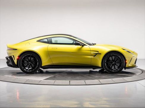 Used 2025 Aston Martin V8 Vantage Coupe image 14
