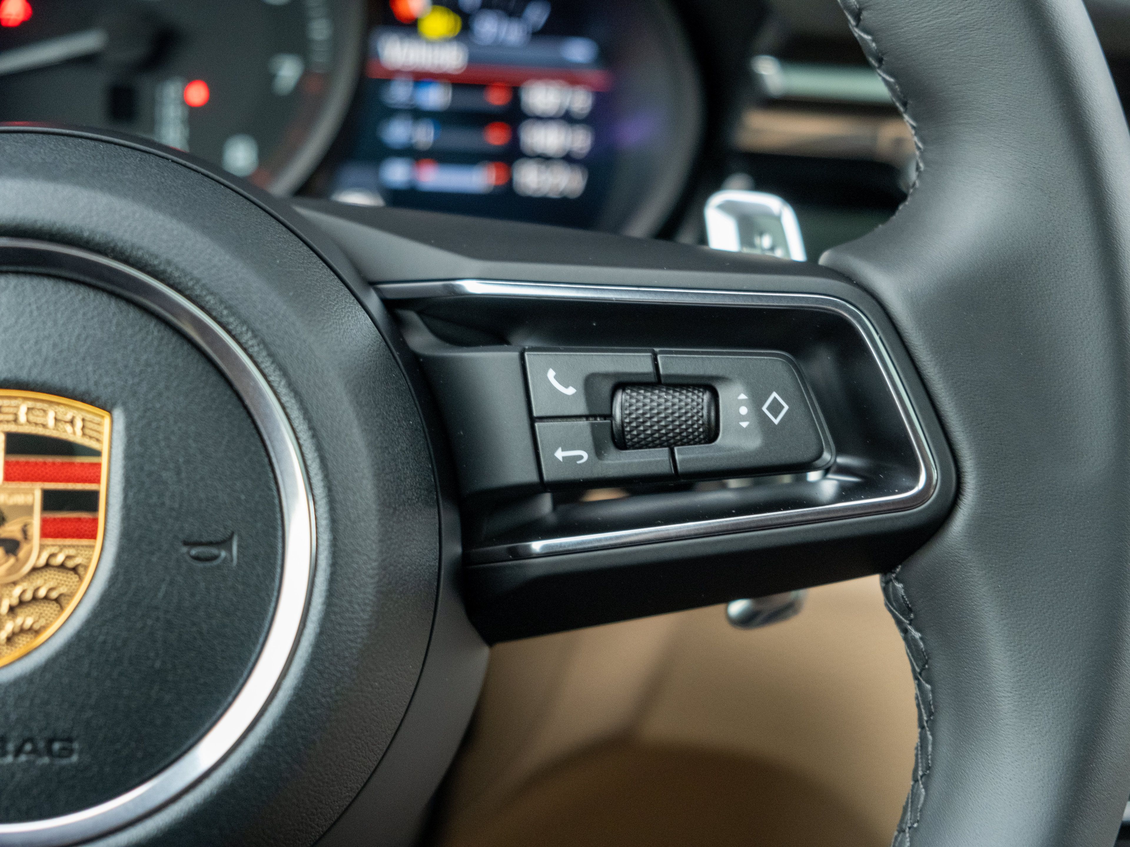 Certified 2026 Porsche Macan AWD/4WD image 25