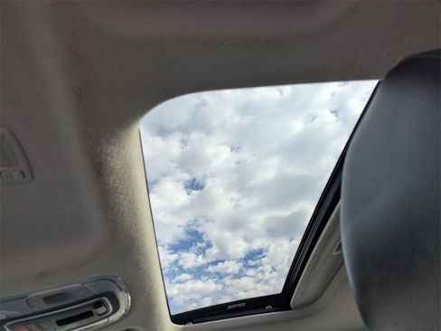 Used 2025 Hyundai Elantra Limited image 16