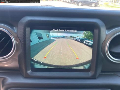 Used 2021 Jeep Wrangler Unlimited Sahara w/ Uconnect 4C Nav & Sound Group AWD/4WD image 29