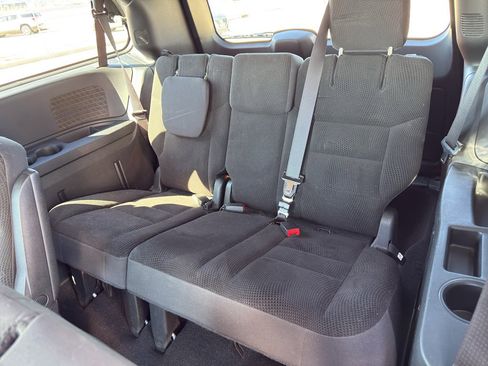 Used 2017 Dodge Grand Caravan SE image 13