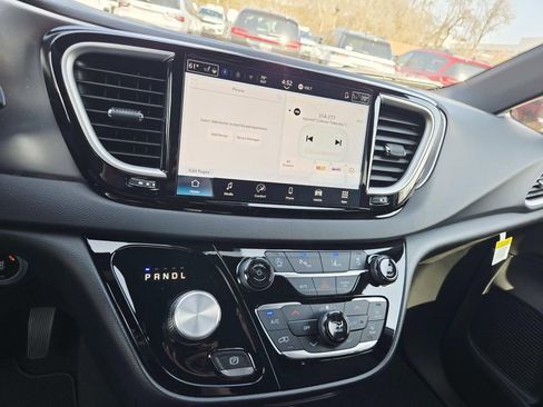 New 2026 Chrysler Voyager LX image 22