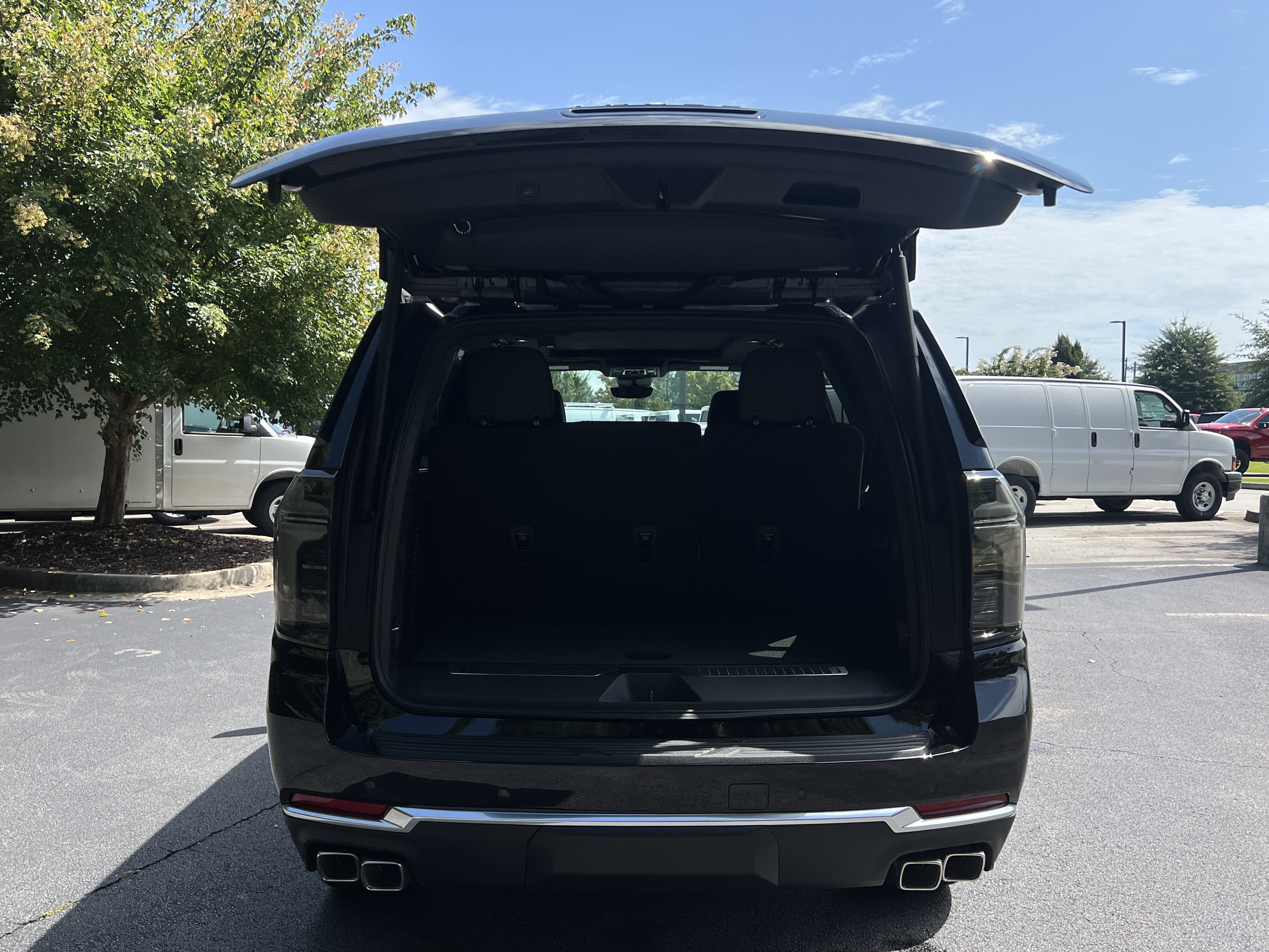 New 2026 Chevrolet Tahoe High Country AWD/4WD image 11