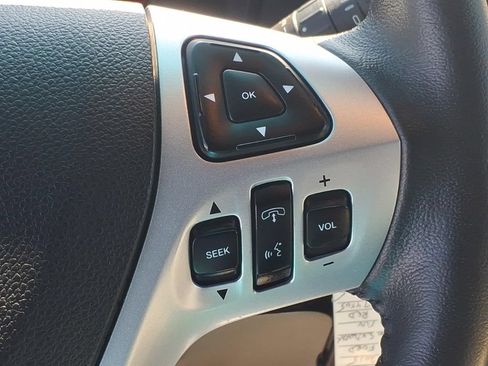 Used 2015 Ford Explorer XLT w/ Equipment Group 202A AWD/4WD image 11