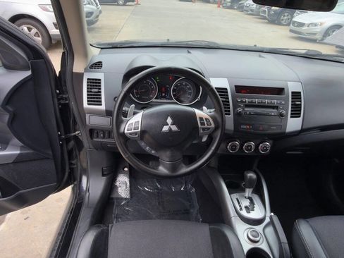 Used 2013 Mitsubishi Outlander SE image 40