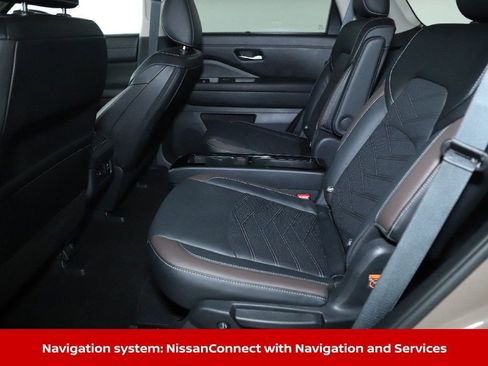 Certified 2024 Nissan Pathfinder Platinum image 17