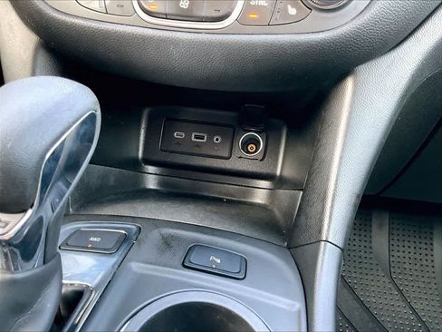 Used 2022 Chevrolet Equinox LT AWD/4WD image 18
