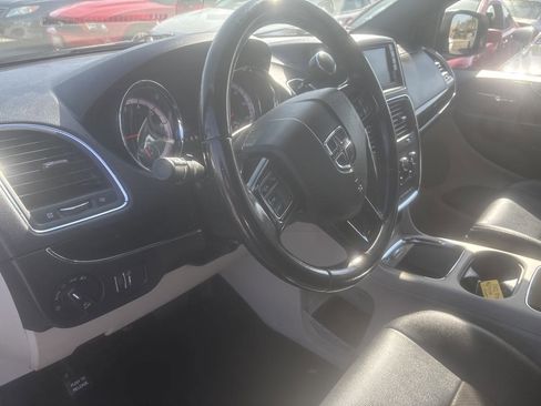 Used 2020 Dodge Grand Caravan SXT image 11