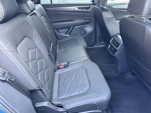 Used 2025 Volkswagen Atlas Cross Sport SE image 31