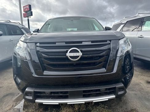New 2025 Nissan Pathfinder Platinum w/ Black Appearance Package image 2