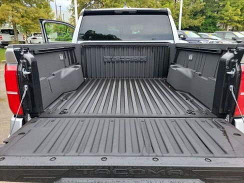 Certified 2026 Toyota Tacoma SR5 AWD/4WD image 29