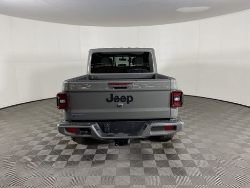 Used 2022 Jeep Gladiator Overland image 4
