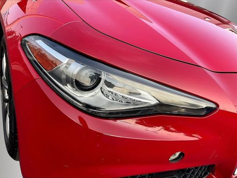Used 2017 Alfa Romeo Giulia AWD image 31