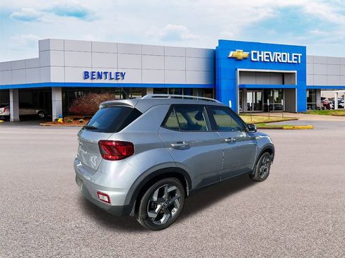 Used 2024 Hyundai Venue SEL image 8