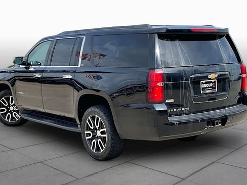 Used 2017 Chevrolet Suburban LT RWD image 12
