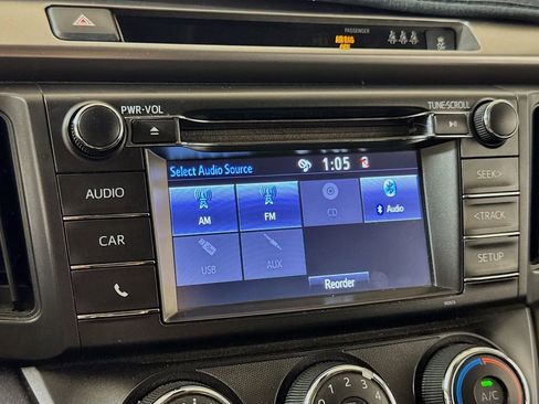 Used 2017 Toyota RAV4 LE AWD/4WD image 12