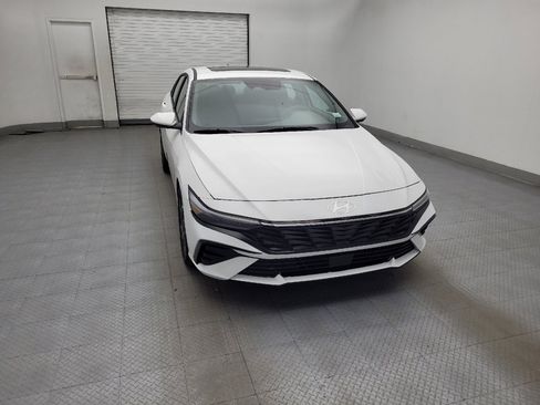 Used 2025 Hyundai Elantra SEL image 14