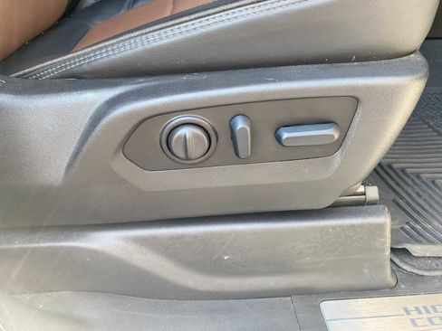 Used 2022 Chevrolet Silverado 3500 High Country image 36