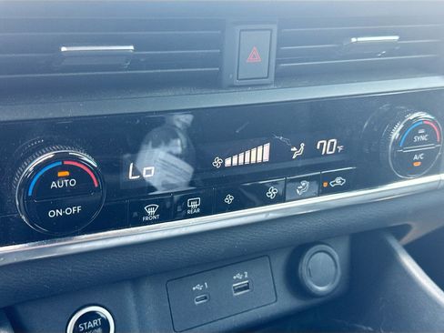 Used 2023 Nissan Rogue SV FWD image 16